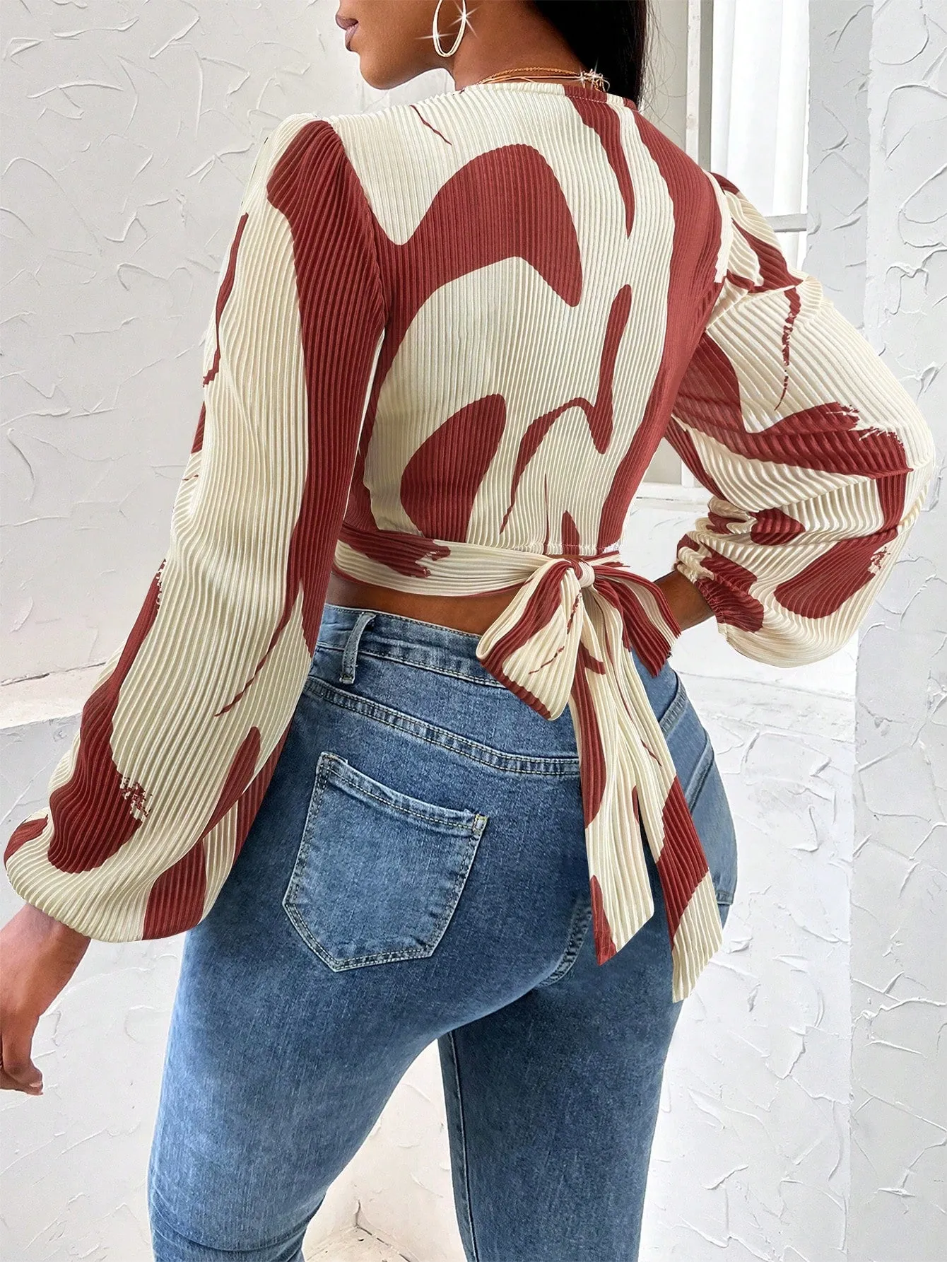 Graphic Print Twist Front Crop Blouse